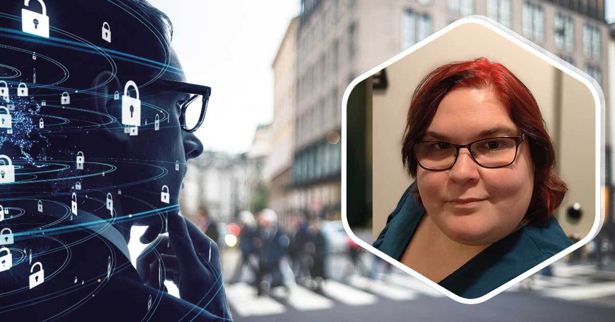 Säkerhetskonsulten Jessica Hyde porträtt över ett digitalt stadslandskap